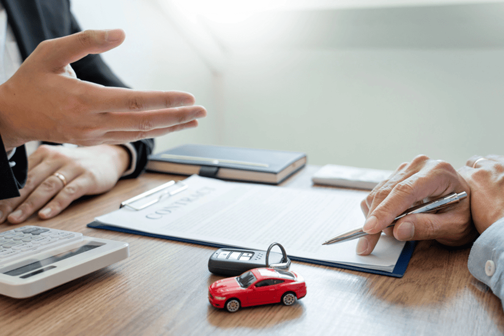 Kfz Versicherung Vergleich zeigt jährliche Ersparnis bei Vertragsunterzeichnung